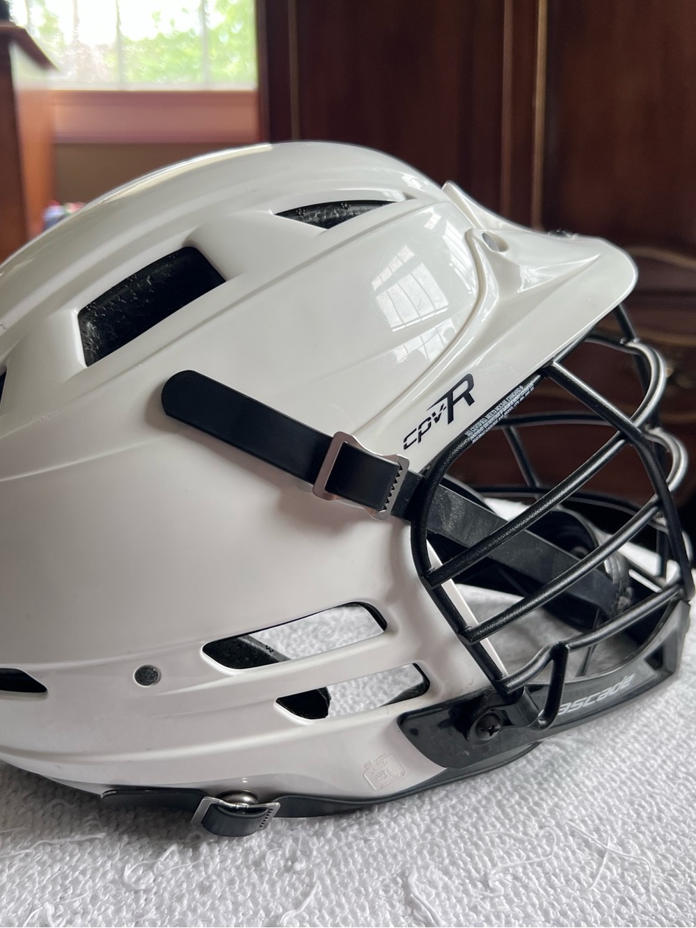 Cascade COV-R M/L size Kids White Lacrosse Helmet with Black Cage